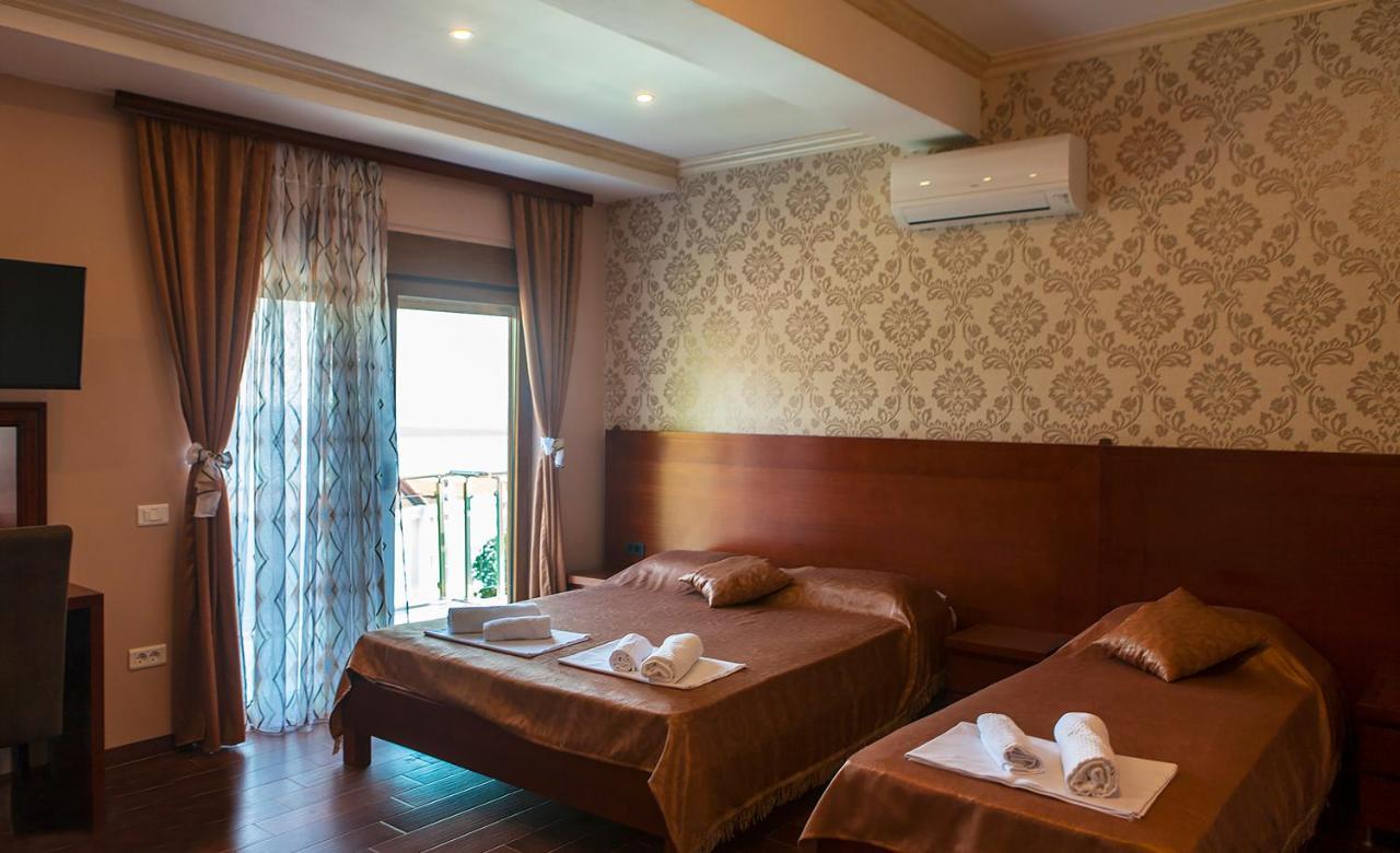 Hotel Velkom ซูโตมอเร ภายนอก รูปภาพ