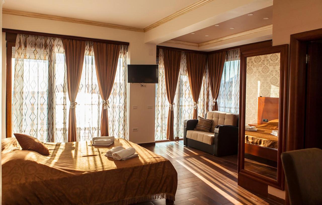 Hotel Velkom ซูโตมอเร ภายนอก รูปภาพ